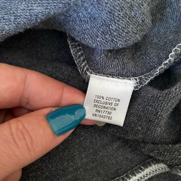 Converse V-Neck Hoodie gray top Women’s size S - Picture 9 of 9